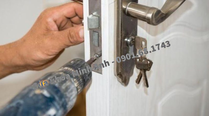 Cách tháo lắp khóa cửa tay gạt