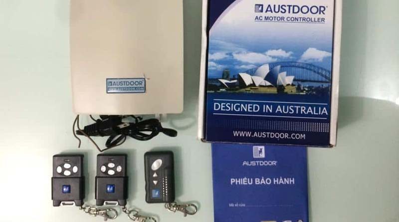 Remote cửa cuốn Austdoor chính hãng với thiết kế sắc nét