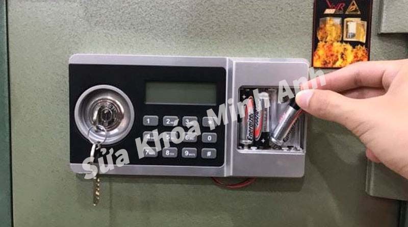 Mở két sắt điện tử mất nguồn tại Cà Mau